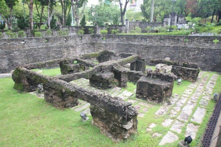 Kowloon Walled City Park, se mitä vanhasta on jäljellä.