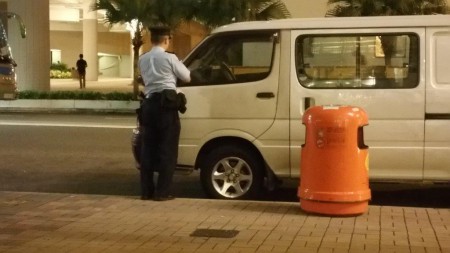 Poliisi työssään.