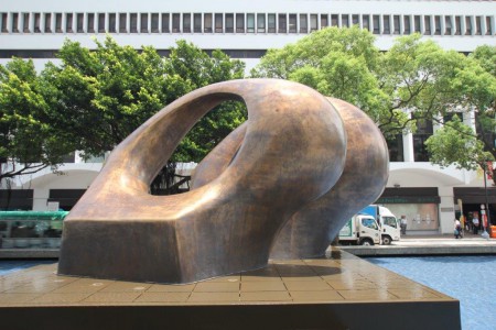 Hong Kong, kuvanveistäjä Henry Mooren Kaksi Ovaalia.