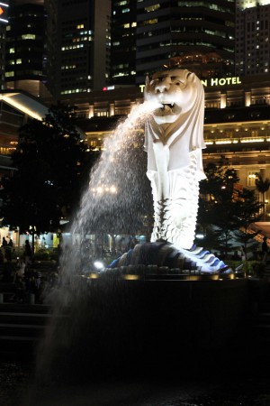 Merlion, puoliksi kissa, puoliksi kala, Singaporen symboli