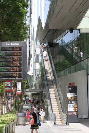 Rullaportailla pääsee