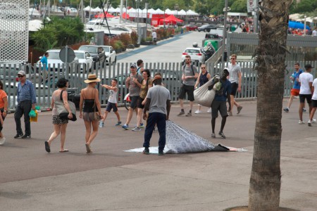 Valmiina poistumaan paikalta