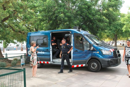 Valvova poliisi - enemmän tai vähemmän aseistettu