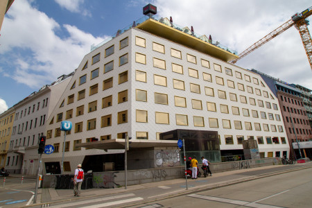 Radisson Red Vienna, majapaikka, metro nurkalla