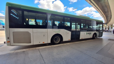Bussilla kentälle