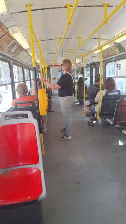 Joukkoliikenne, päivällä ei todellakaan näin tilavaa