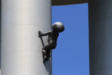 Zizkovin televisiotorni, kasvottomat vauvat