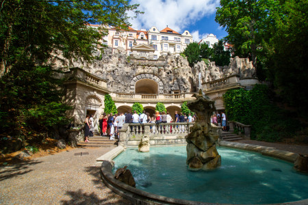 Keinotekoinen luola, Grotto Umela jeskyne 
