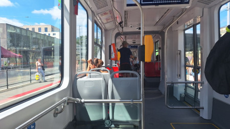 Sitten vähän fiilistelyä ratikalla